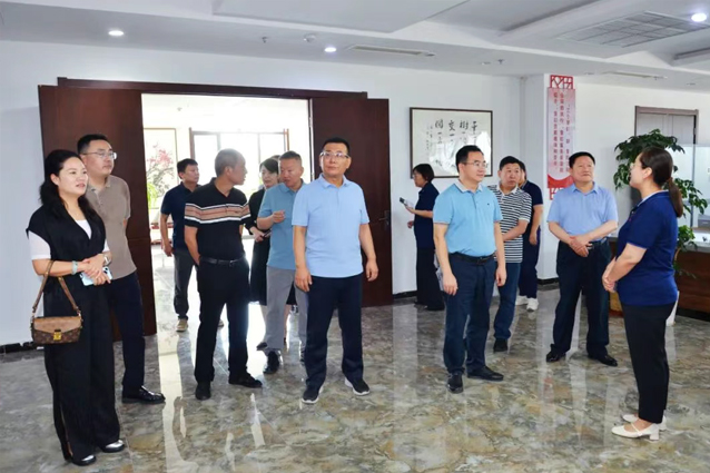 云南省富源縣招商考察團(tuán)蒞臨一滕集團(tuán)參觀考察
