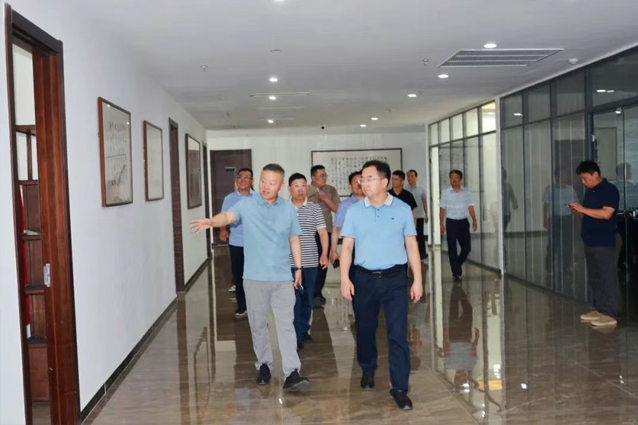云南省富源縣招商考察團(tuán)蒞臨一滕集團(tuán)參觀考察