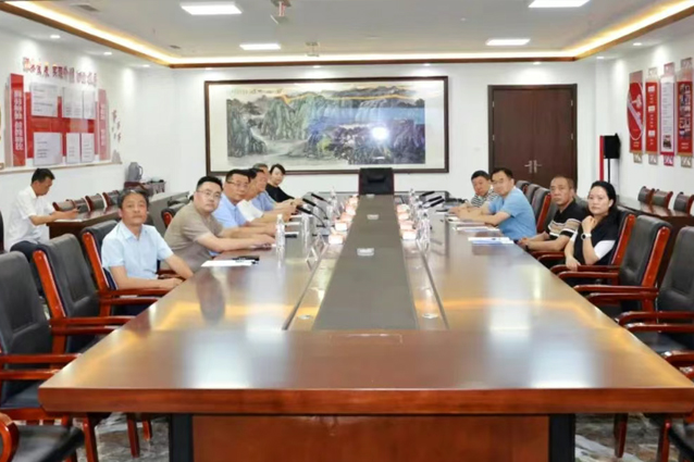 云南省富源縣招商考察團(tuán)蒞臨一滕集團(tuán)參觀考察