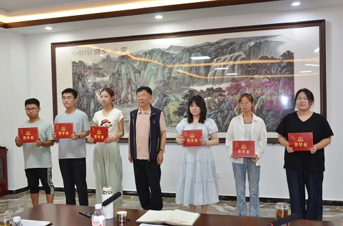 金秋助學 點亮夢想——山東一滕集團舉行2025年金秋助學活動