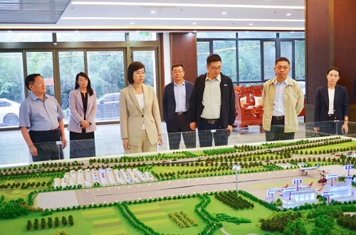 新疆生產建設兵團第八師石河子市市領導蒞臨一滕集團參觀考察