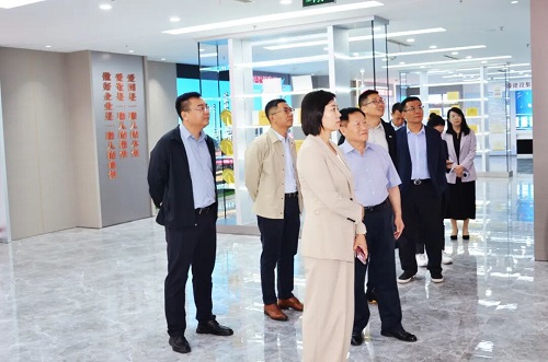 新疆生產建設兵團第八師石河子市市領導蒞臨一滕集團參觀考察