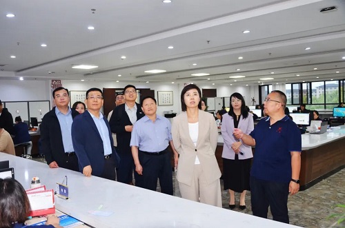 新疆生產建設兵團第八師石河子市市領導蒞臨一滕集團參觀考察